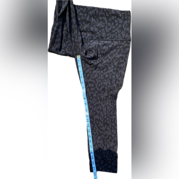 Lululemon Align Crop 21” size 8 - Picture 9 of 15
